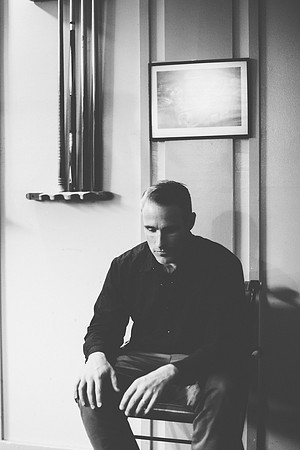 057_bw